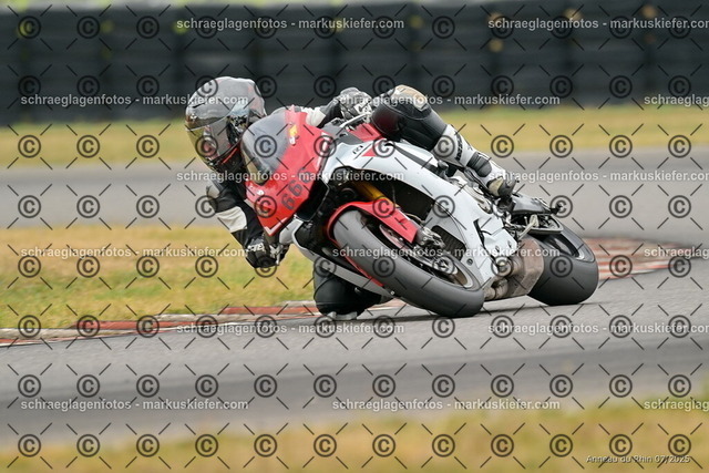25bt05-1539 | markuskiefer.com - Realisiert mit Pictrs.com