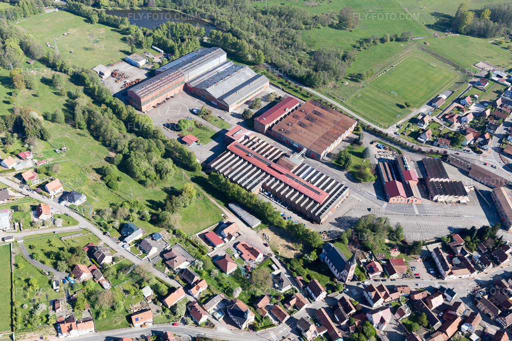 Aerial view: View of the town in Zinswiller in the state Bas-Rhin, France.Photo: IMG_099473.jpg taken on 04/30/2017 by Werner Riehm/FLY-FOTO.comResolution of the original: 5472 x 3648 px
