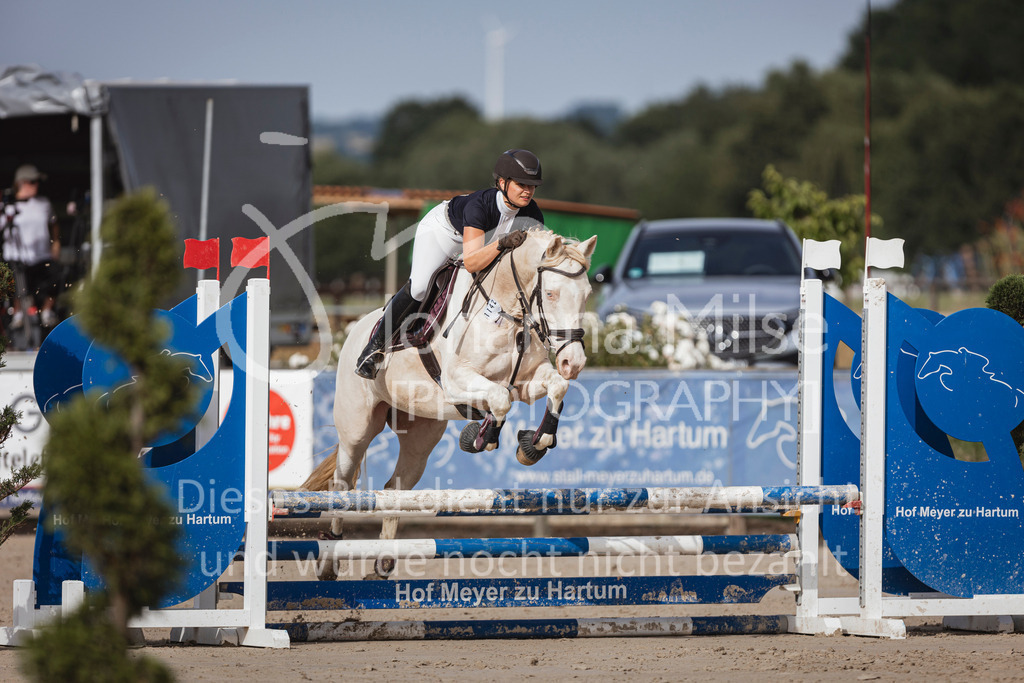 240629_LüPfSpTa_Stil-E-426 | Deine schönsten Turniermomente als professionelle Fotos! Entdecke hochwertige Pferdesport-Fotografie im Online-Shop. Jetzt Fotos finden & bestellen!