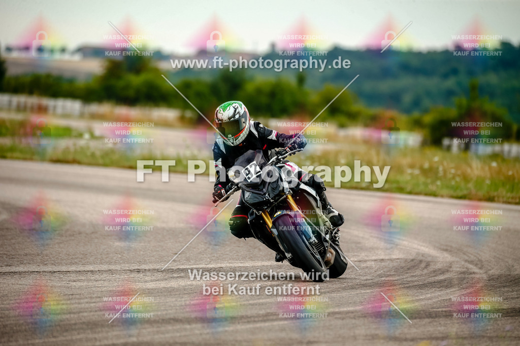 Chambley Juli-2095 | Hier findet Ihr Bilder von Touristenfahrten auf der Nürburgring Nordschleife oder von anderen Veranstaltungen die ich besucht habe. Viel Spass beim Durch Schauen 