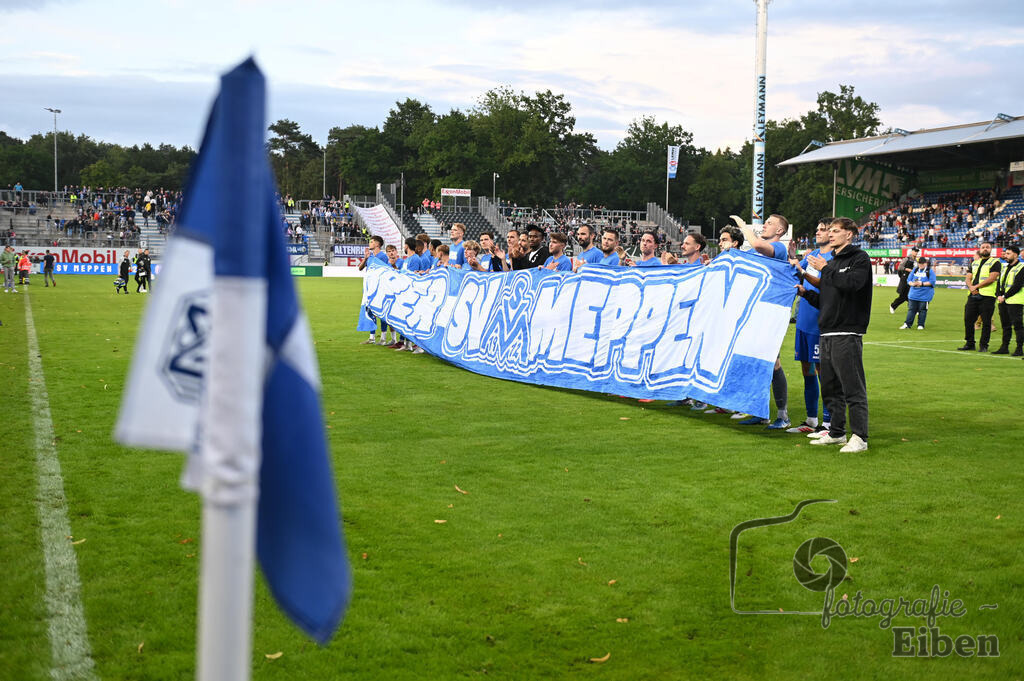 SV Meppen-VfB Lübeck | Herren Regionalliga Nord; SV Meppen (blau)-VfB Lübeck (weiß) am 01.08.2025 in Meppen (Hänsch-Arena), Photo: Philip Eiben 2025 - Realisiert mit Pictrs.com