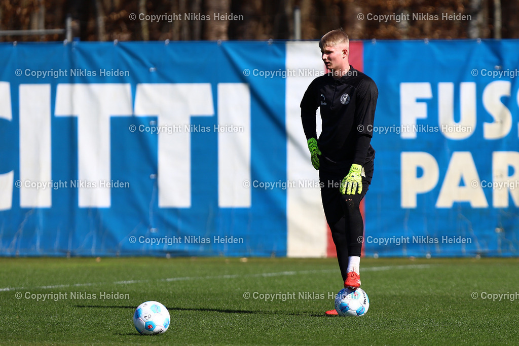 NH_HolsteinKiel_Training_08042025 | Lio Rothenhagen (Holstein Kiel)Fußball I Herren I Training I Saison 2024-2025 I Holstein Kiel I 08.04.2025 I Citti-Fußballpark