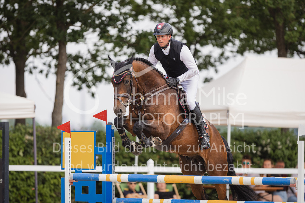 230616_Lemwerder_Springpf-M-805 | Deine schönsten Turniermomente als professionelle Fotos! Entdecke hochwertige Pferdesport-Fotografie im Online-Shop. Jetzt Fotos finden & bestellen!
