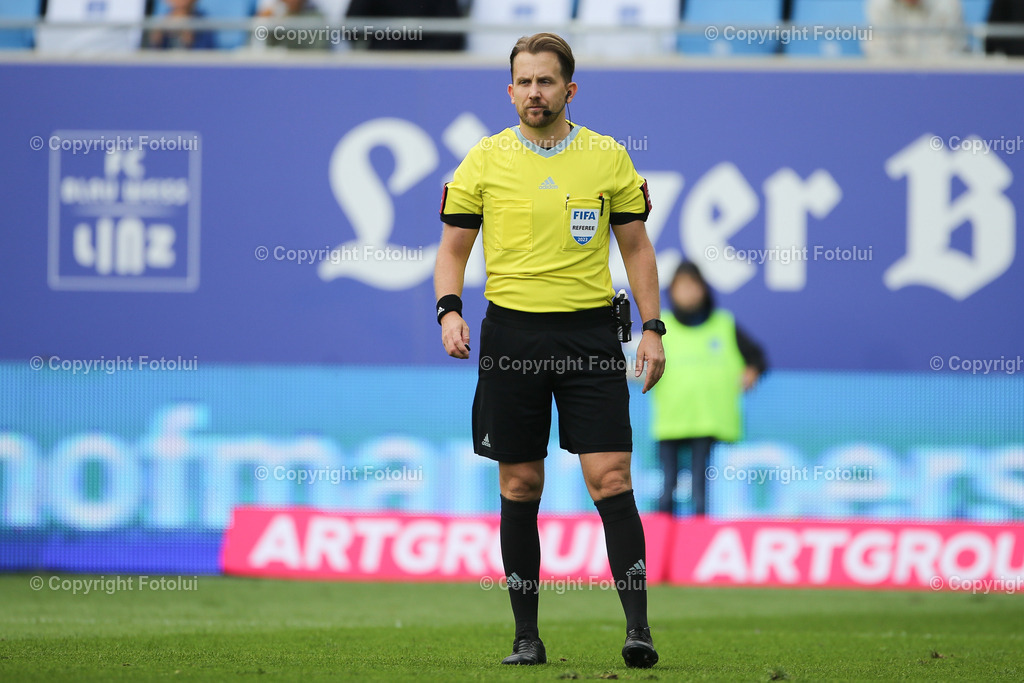 A_LUI_20230806_0040 | SPORT FUSSBALL ADMIRAL BUNDESLIGA  2023/24
FC BLAU WEIß LINZ VS TSV EGGER GLAS HARTBERG
IM BILD: Julian Weinberger (Schiedsrichter)
FOTO:FOTOLUI/UW