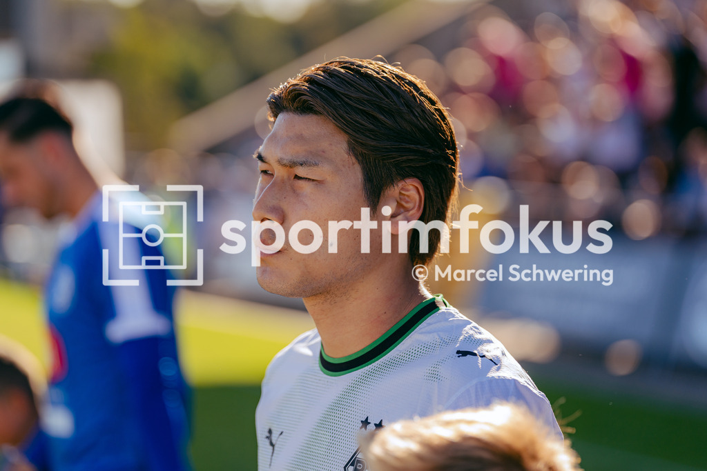 SSVg Velbert 02 – Borussia Mönchengladbach | Daiki Hashioka (Borussia Mönchengladbach) beim Einlaufen. Testspiel zwischen der SSVg Velbert 02 und Borussia Mönchengladbach in Velbert, 12.08.2026. Endstand: 0:8. sportimfokus / Marcel Schwering - Realisiert mit Pictrs.com