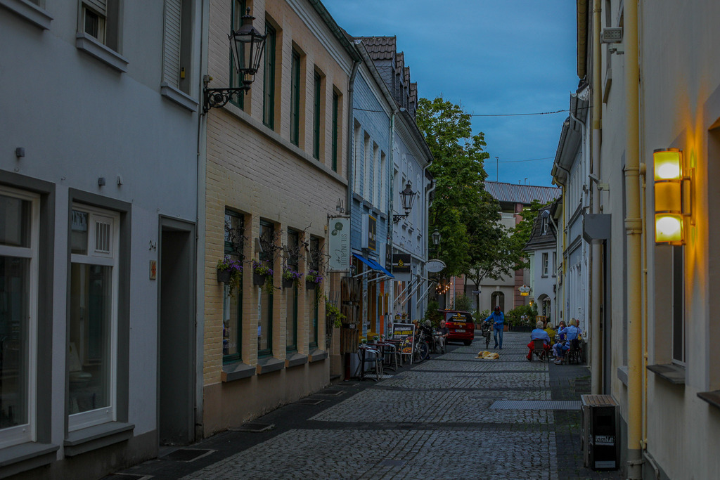 Moers_Stadtrundgang_070825_48 | Bildergalerie von Sport-Ereignissen aber auch von weiteren spannenden Dingen - nicht nur vom Niederrhein. In Anlehnung an den bekannten Spruch von Hanns Dieter Hüsch heißt das Motto: "Niederrhein ist überall".  - Realisiert mit Pictrs.com