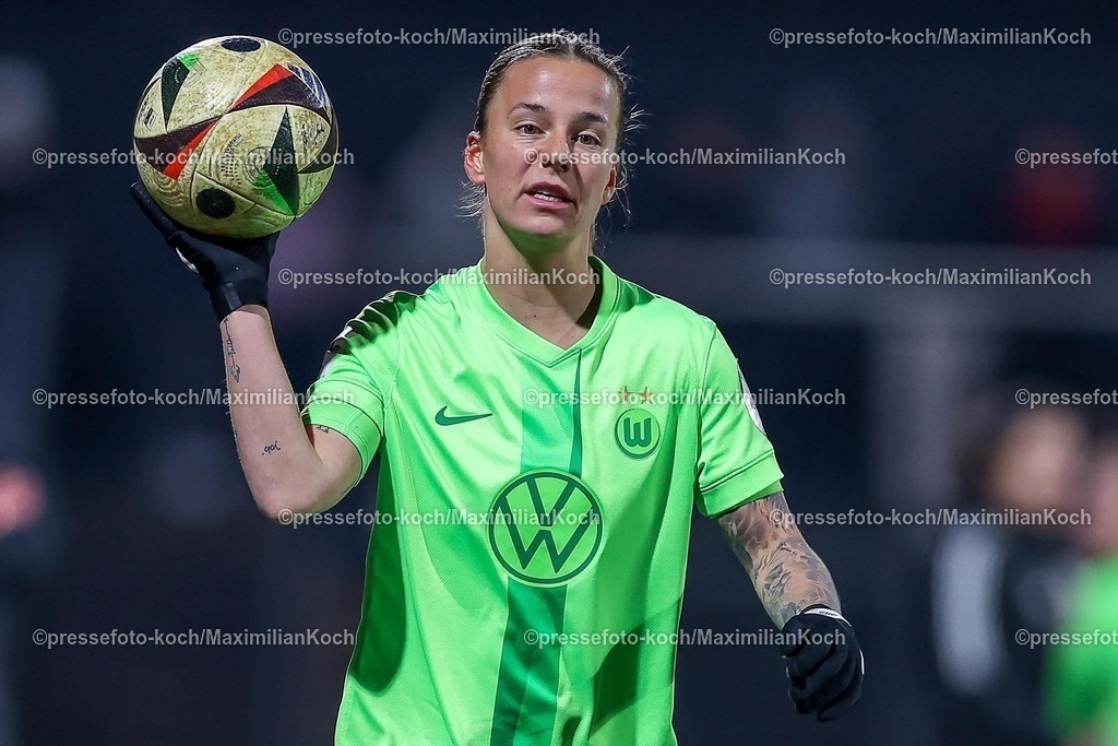Koe07022502092 | 07.02.2025, Frauen Fußball, 1. FC Köln - VfL Wolfsburg, 1. Fußball Bundesliga, Franz-Kremer-Stadion, Saison 2024 2025: Lynn Wilms (VfL Wolfsburg #2)DFB regulations prohibit any use of photographs as image sequences and or quasi-video.
