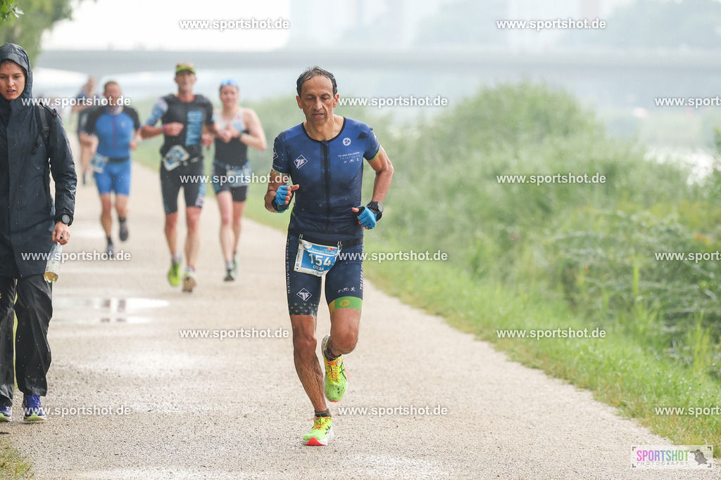 LUR_1149 | 34. M-net Erlanger Triathlon 2025 #erlangertriathlon  #mnettriathlon2025 #mnettriathlon #team #olympischedistanz #mitteldistanz #triathlon #maindonaukanal  #erlangertriathlon2025 #yourpictrs #tv1848 #tv1848erlangen  #triathlonbayern #sportinerlangen #demsportverbunden #sportshot_your_pictrs Copyright: www.sportshot.de