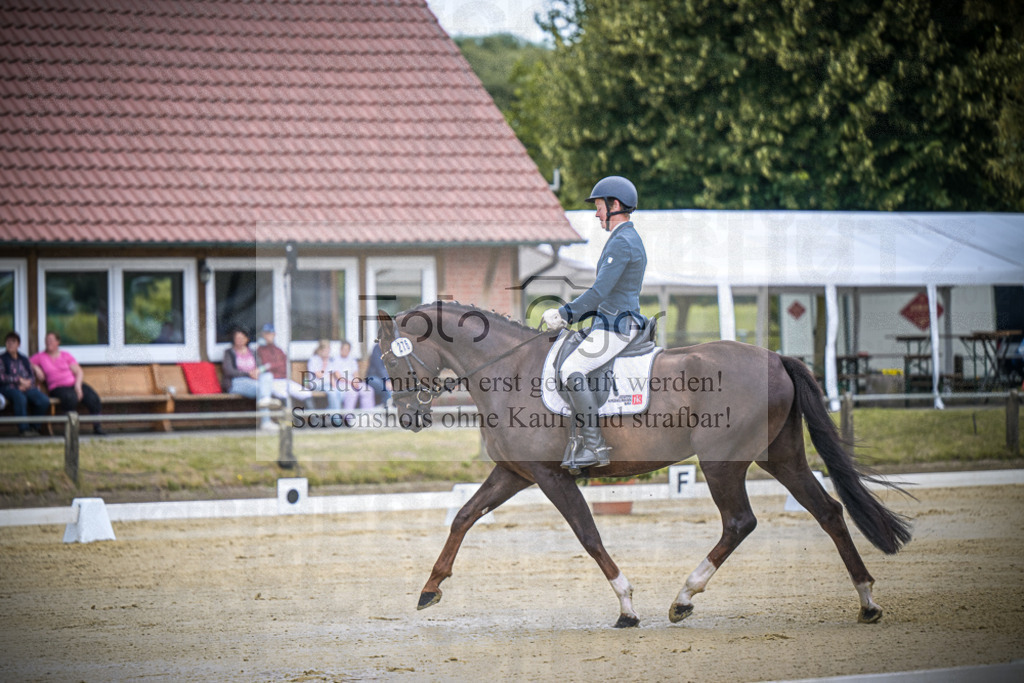 DOS_8048 | Entdecke hochwertige Reitturnierfotos von Foto Oger. Professionell, emotional und authentisch – jetzt Lieblingsmomente im Shop bestellen.Deutschlandweite Turnierfotografie. - Realisiert mit Pictrs.com