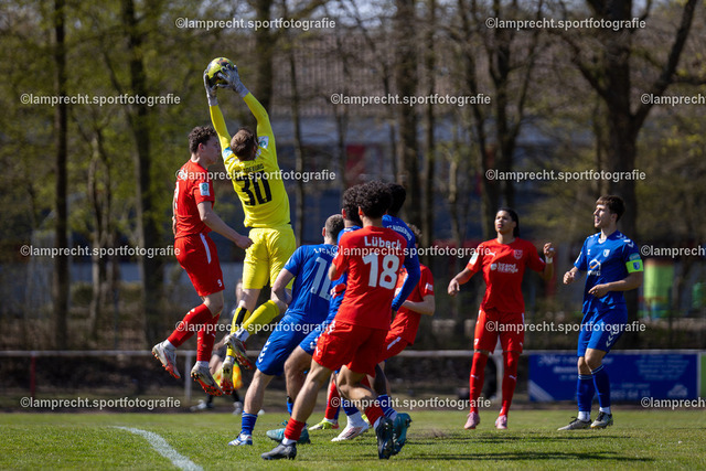 Fußball I Junioren I Saison 2025-2026 I DFB-Nachwuchsliga I 8. Spieltag I JFV Lübeck - 1. FC Magdeburg 154 | Emil Strauß (30, 1. FC Magdeburg) - Realisiert mit Pictrs.com