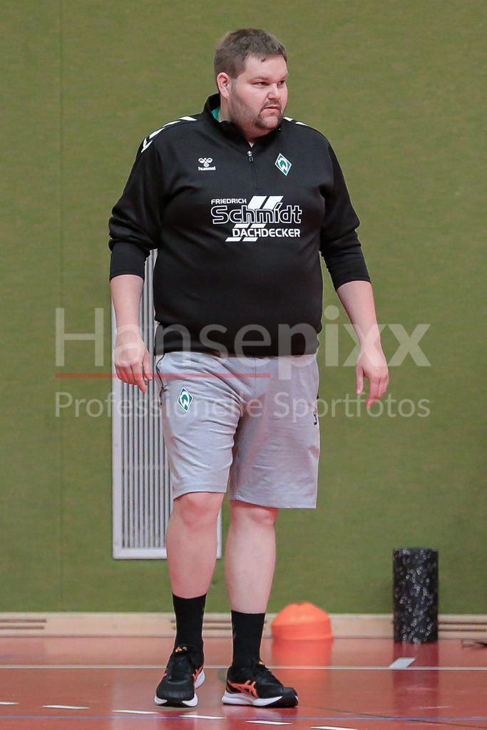 Handball, 2. Bundesliga Frauen, Training SV Werder Bremen | v.li.: Timm Dietrich (Trainer, Cheftrainer, SV Werder Bremen)