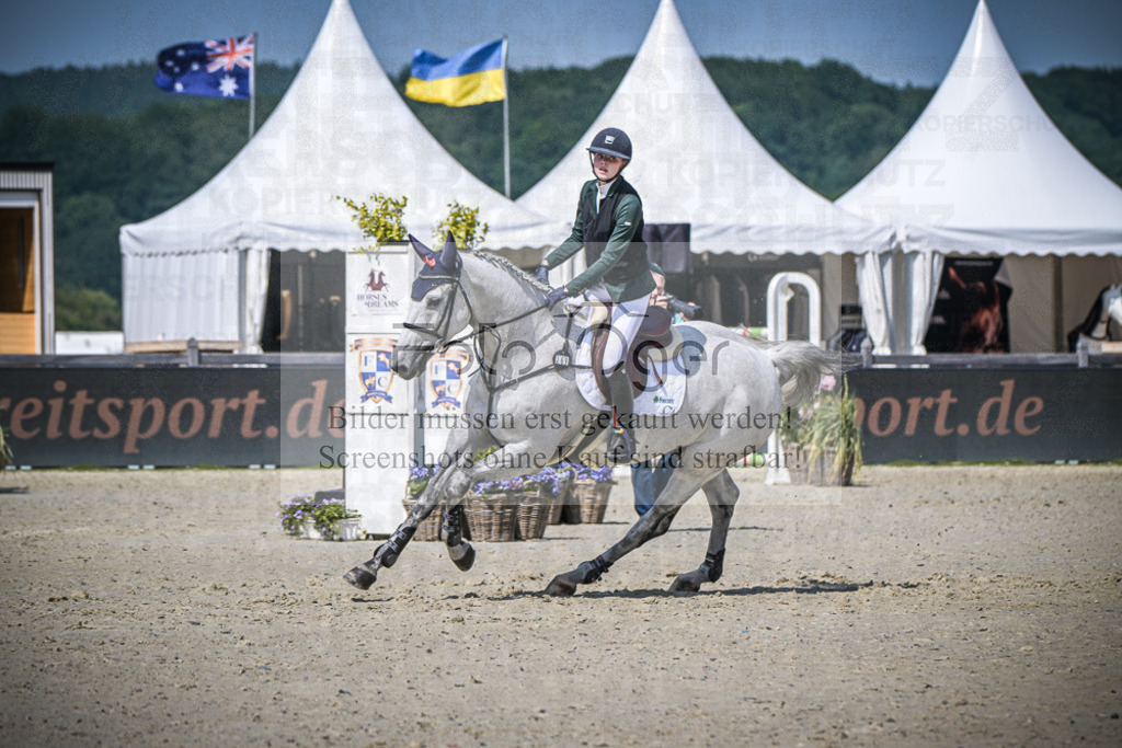 DOS_6332 | Entdecke hochwertige Reitturnierfotos von Foto Oger. Professionell, emotional und authentisch – jetzt Lieblingsmomente im Shop bestellen.Deutschlandweite Turnierfotografie. - Realisiert mit Pictrs.com