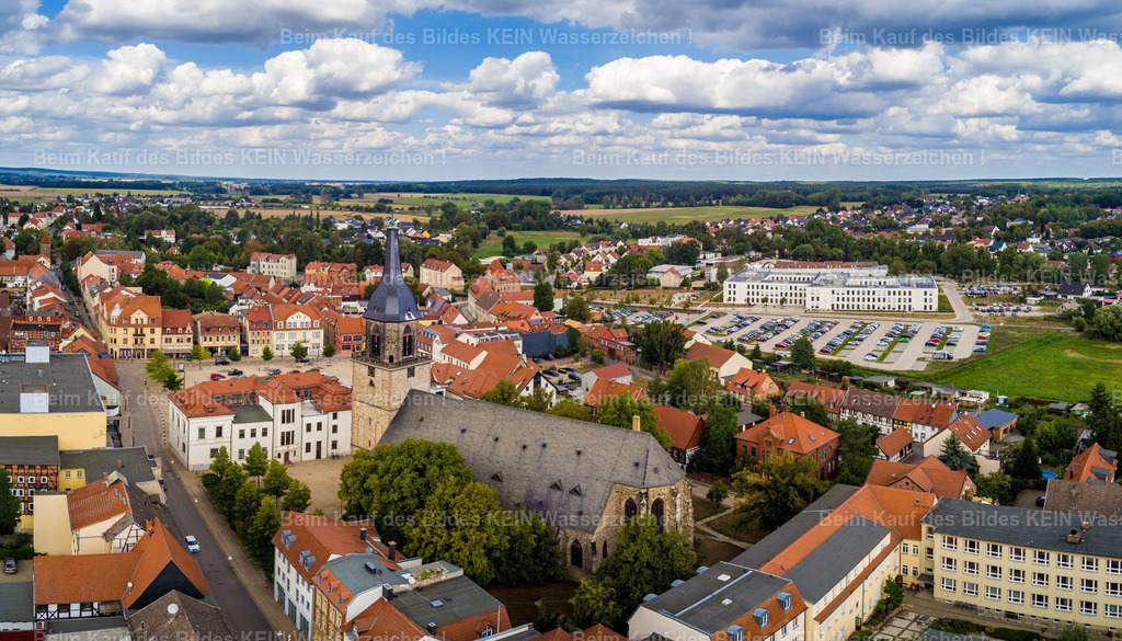 Haldensleben- | Haldensleben Kirche Markt und Landrat - Realisiert mit Pictrs.com