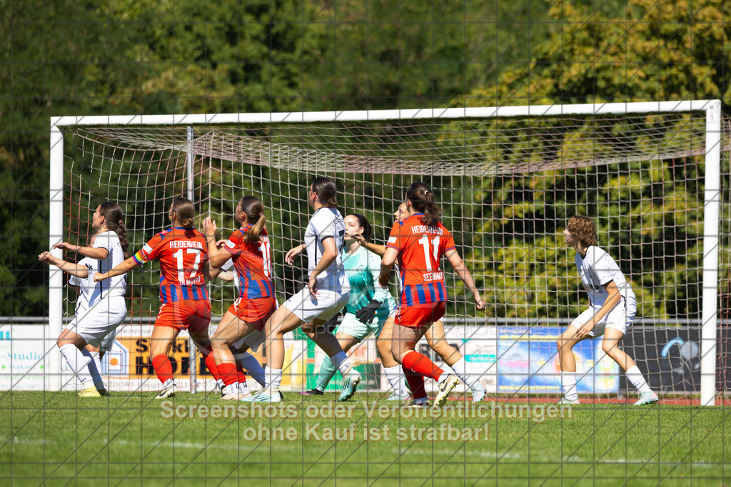 20260906_115059_0086_(c)_by_PhotoPeet | #,1.FC Donzdorf (weiß) vs. 1.FC Heidenheim 1846 (rot), Fußball, Frauen-Verbandspokal Gruppe 2, 2. Runde, Saison 2026/2027, Rasenplatz Lautertal Stadion, Süßener Straße 16, 73072 Donzdorf, 06.09.2026 - 11:00 Uhr,Foto: PhotoPeet / Sport- &amp; Eventfotografie / Peter Harich