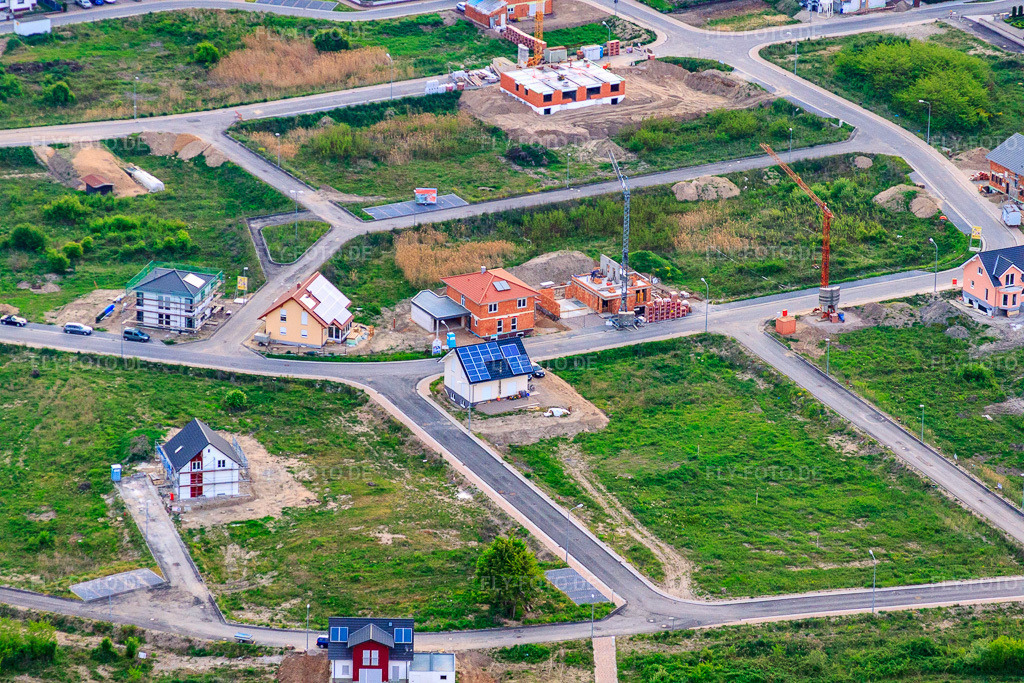 Luftbild: Neubaugebiet Falkenweg in Jockgrim im Bundesland Rheinland-Pfalz in Deutschland. Foto: IMG_40357.jpg vom 24.04.2011 durch Werner Riehm/FLY-FOTO.de