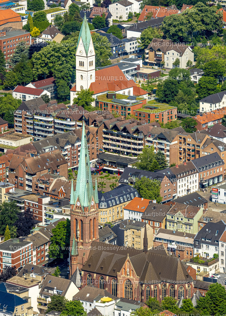 Gladbeck220501783 | Luftbild, kath. Kirche St. Lamberti, evang. Christuskirche, Gladbeck, Ruhrgebiet, Nordrhein-Westfalen, Deutschland