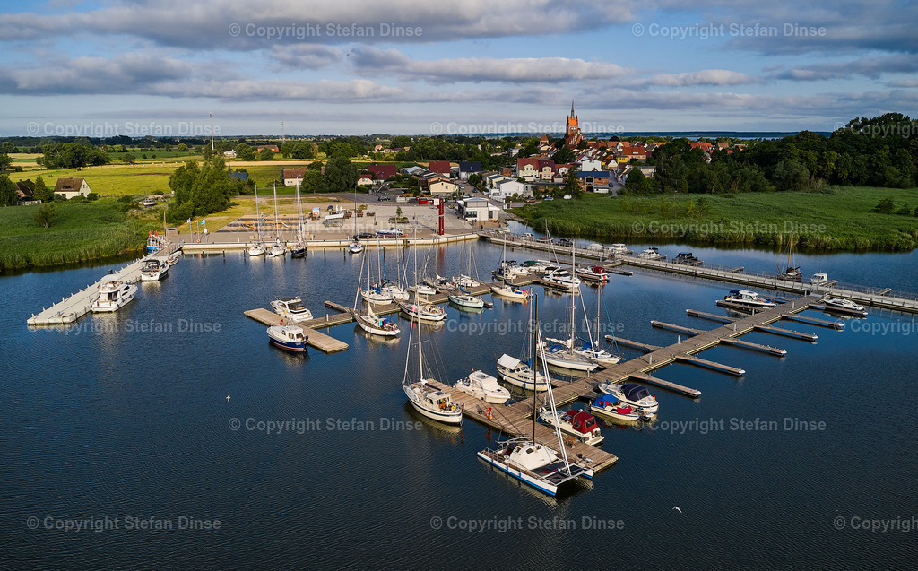 03_Usedom-Hafen_2021 | Findlinge im Eis, Zeesenboote bei der Traditionsregatta, eine Seebrücke im Sonnenaufgang - mit den Bildern aus dieser Galerie erhalten Sie wunderschöne Aufnahmen über das ganze Jahr. Ein tolles Produkt zum Verschenken, Werben oder zum Träumen vom nächsten - Realisiert mit Pictrs.com