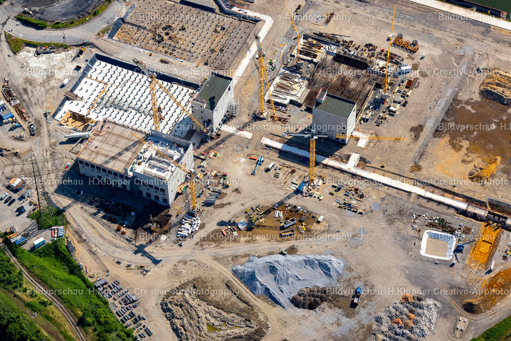 Luftbild Duisburg-4647 | Baustelle zum Neubau "der ersten Direktreduktions-Anlage von thyssenkrupp Steel" an der Ackerstraße im Ortsteil Fahrn in Duisburg - Realisiert mit Pictrs.com