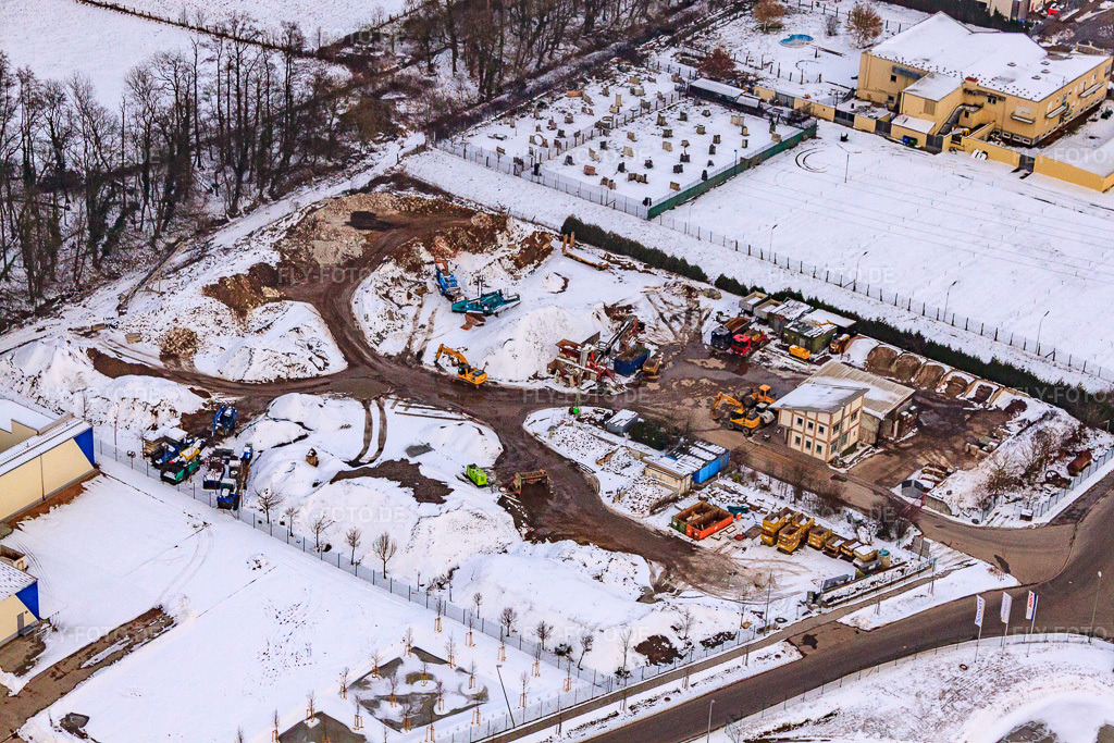 Luftbild: Bauschuttrecycling Gaudier Erd- und Rückbau bei Schnee im Ortsteil Minderslachen in Kandel im Bundesland Rheinland-Pfalz in Deutschland. Foto: IMG_23835.jpg vom 16.01.2010 durch Werner Riehm/FLY-FOTO.de