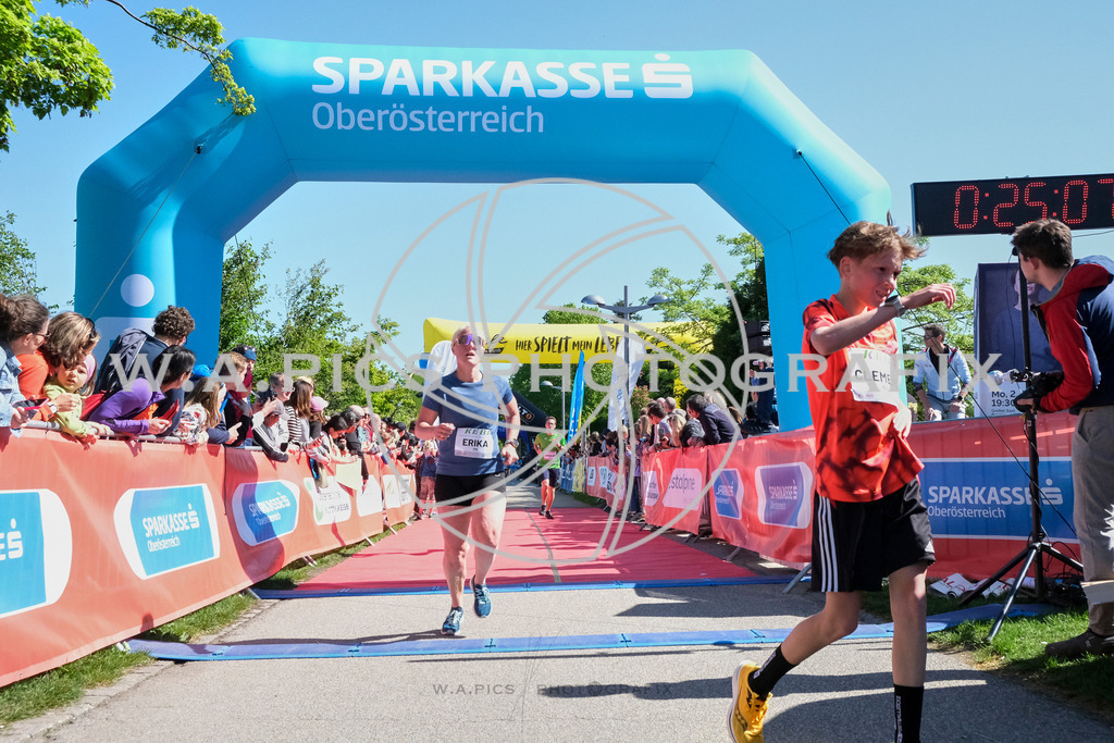 ..... | LINZ,AUSTRIA,27.April 24, Int. 3 Brückenlauf Linz  , Image shows: Photo: WAPICS / Michael ring