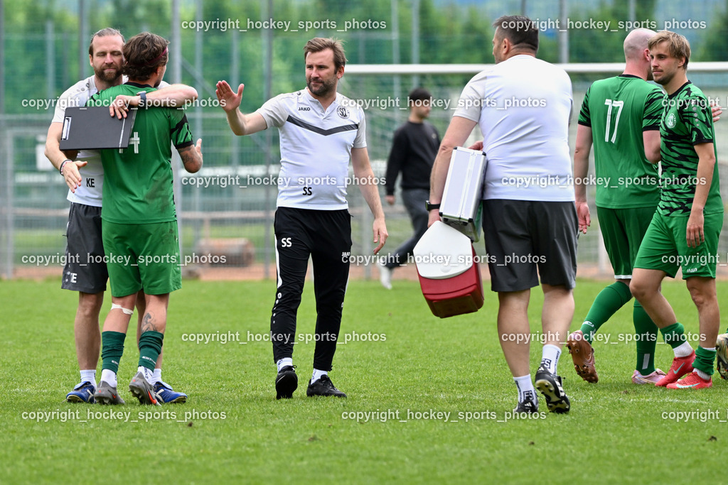 SC Landskron vs. SV Falle Maria Gail | Asisstentcoach SC Landskron Emanuel Kaus, #14 Daniel Arneitz SC Landskron, Headcoch SC Landskron Johannes Meschnig, Tormann Trainer SC landskron Fahrudin Ducanovic, #11 Sebastian Bauer SC Landskron, SC Landskron vs. SV Falle Maria Gail, SC Landskron vs. SV Falle Maria Gail am 17.05.2026 in Villach (Sportanlage Landskron), Austria, (Photo by Bernd Stefan)