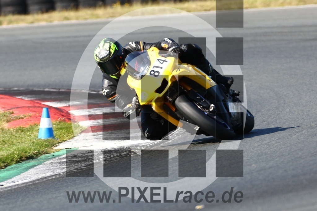 0814-20240813_04569 | Schöne Erinnerungen an spannende Momente - das festzuhalten ist unser Job. PIXELrace.de ist seit 2003 auf den Rennstrecken Europas unterwegs um die Action draußen beim Fahren und die wunderbare Stimmung imm Fahrerlager für euch einzufangen.