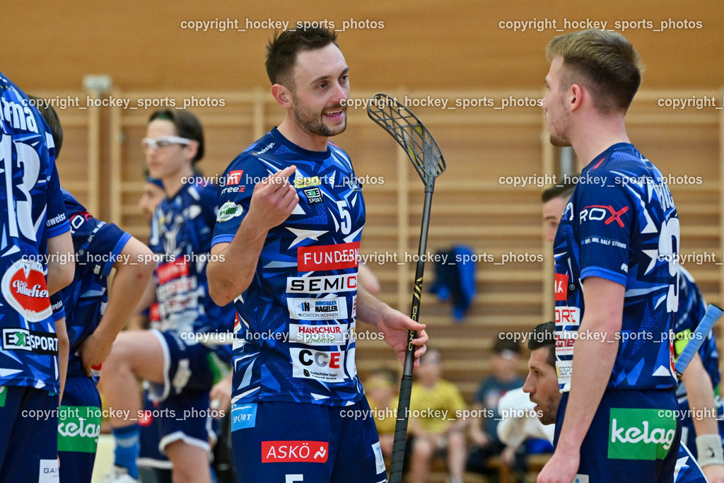 VSV Unihockey vs. KAC Floorball | #5 Michael Kanduth VSV Unihockey, #29 Anze Brajic VSV Unihockey, VSV Unihockey vs. KAC Floorball, VSV Unihockey vs. KAC Floorball am 12.04.2025 in Villach (Ballspielhalle St. Martin), Austria, (Photo by Bernd Stefan)