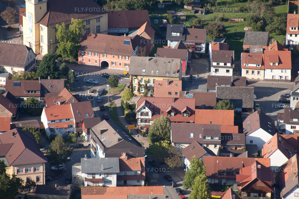Luftbild: Langensteinbach, Hauptstr im Ortsteil Langensteinbach in Karlsbad im Bundesland Baden-Württemberg in Deutschland. Foto: IMG_45227.jpg vom 21.09.2011 durch Werner Riehm/FLY-FOTO.de