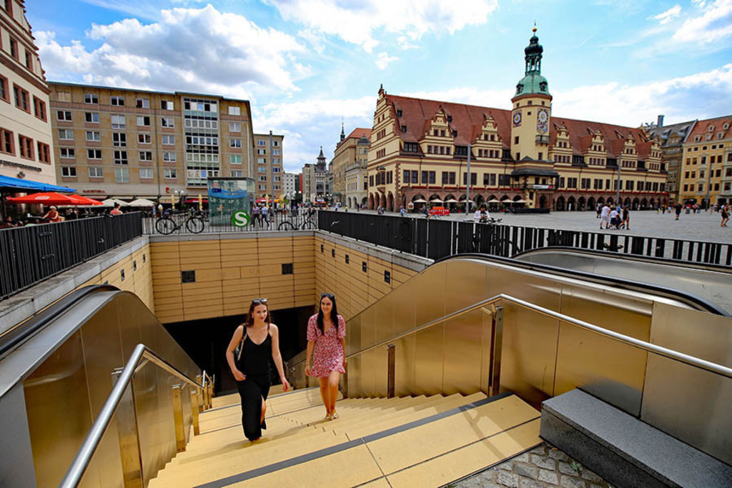 City-Tunnel Leipzig - Station Markt | Das Team hinter BILDLEXIKON LEIPZIG bündelt historische wie aktuelle Informationen über die Stadt Leipzig in Text und Bild auf einer Plattform und stellt diese der interessierten Öffentlichkeit zur Verfügung.