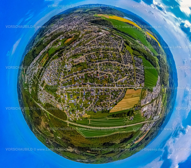 Meschede240590352Mitte_SiedlungHeidering | Luftbild, Wohngebiet Ortsansicht und Siedlung Heidering, Erdkugel, Fisheye Aufnahme, Fischaugen Aufnahme, 360 Grad Aufnahme, tiny world, little planet, fisheye Bild, Meschede-Stadt, Meschede, Sauerland, Nordrhein-Westfalen, Deutschland