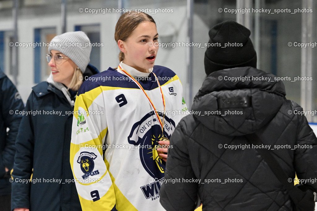 WILDCATS PATERNION & Lady Hawks Siegerehrung-Meisterfeier | #9 Neumann Magdalena WILDCATS PATERNION, Medailienübergabe, WILDCATS PATERNION &amp; Lady Hawks Siegerehrung-Meisterfeier, WILDCATS PATERNION &amp; Lady Hawks Siegerehrung-Meisterfeier am 12.03.2025 in Steindorf (Ossiachersee Halle), Austria, (Photo by Bernd Stefan)