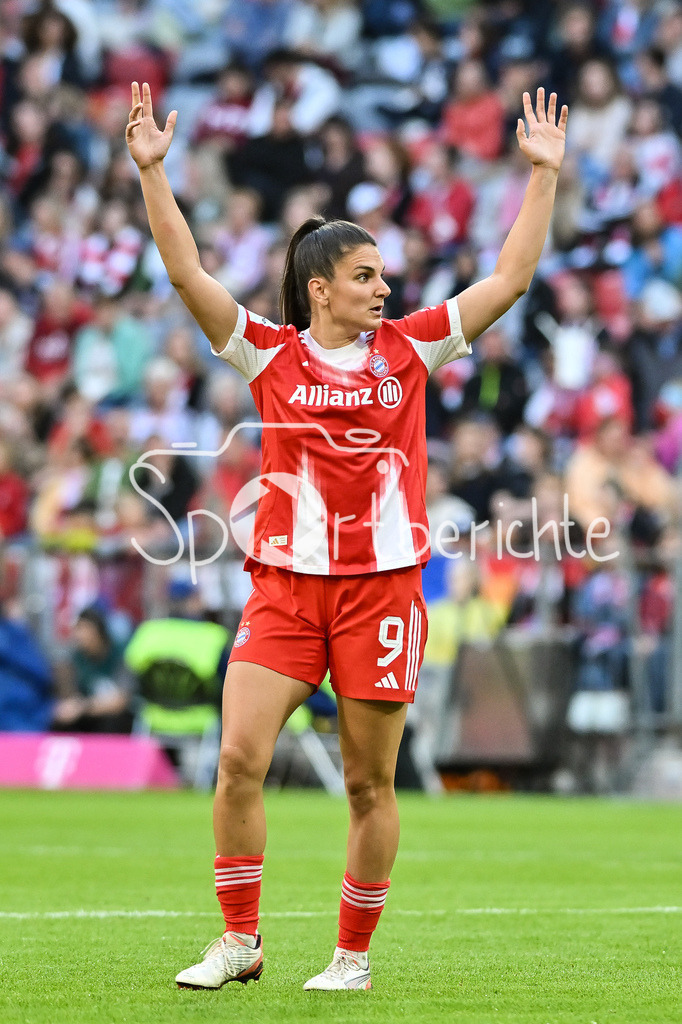 FC Bayern München - Bayer 04 Leverkusen | im Bild Jovana DAMNJAVOVIC (FCB #9) / Einzelfoto / Freisteller / Google Pixel Frauen-Bundsliga: FC Bayern München - Bayer 04 Leverkusen; Allianz Arena am 06.09.2025