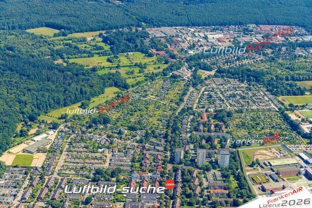 Luftaufnahme Burgtor Lübeck - Die Luftaufnahme wurde 2025 vom UL-Flugzeug heraus erstellt ( ohne Drohne ) - Hochauflösende Luftaufnahme - für professionelle Ausdrucke geeignet. Die Geschenkidee !Mit Lizenz und Bildrechte bestellbar