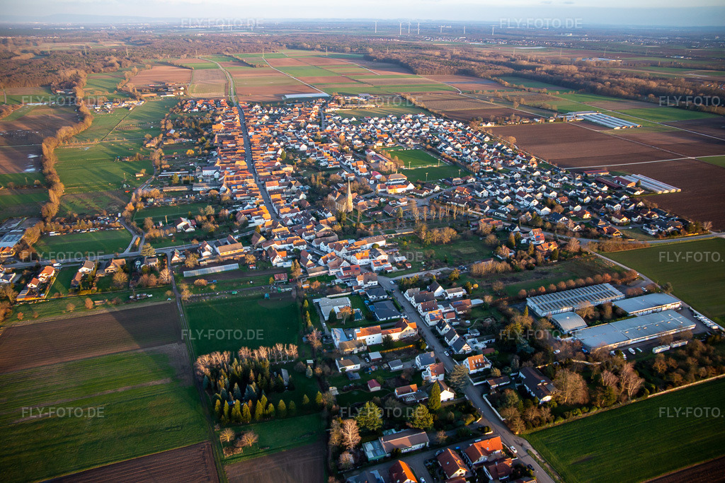 Luftbild: Ortsansicht von Osten in Gommersheim im Bundesland Rheinland-Pfalz in Deutschland. – Foto: IMG_135878.jpg vom 18.01.2023 durch Werner Riehm/FLY-FOTO.de – Auflösung des Originals: 5472 x 3648 px – Gommersheim - Leben im Dorf
