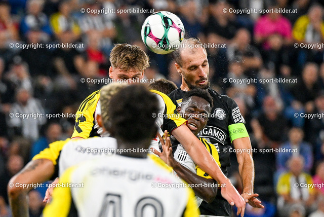 AUT, Admiral Bundesliga, LASK Linz vs SK Sturm Graz | 01.08.2025, Raiffeisen Arena Linz, AUT, Admiral Bundesliga, LASK Linz vs SK Sturm Graz, im Bild Kasper Poul Moelgaard Joergensen (LASK), Moses Usor (LASK) vs Jon Gorenc Stankovic (Sturm Graz)
