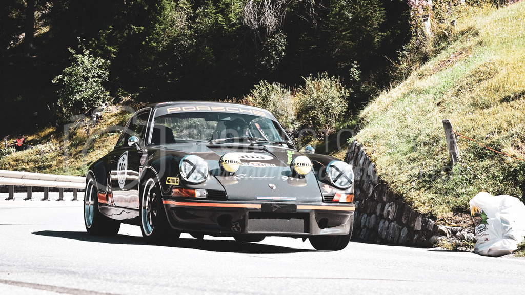 19. Arosa ClassicCar 2023 - 1. September 2023 | 19. Arosa ClassicCar 2023
Arosa, Schweiz
Hänggi Peter aus Frauenfeld mit der Startnummer 608 in einem Porsche 911 Carrera 2, Jahrgang 1990, in der Klasse Demonstration.
@arosaclassiccar, @arosa.official, #arosaclassiccar, #arosa, #76curves, #classiccar
Bild: Sportfotografie Markus Aeschimann | www.markus-aeschimann.ch - Realisiert mit Pictrs.com