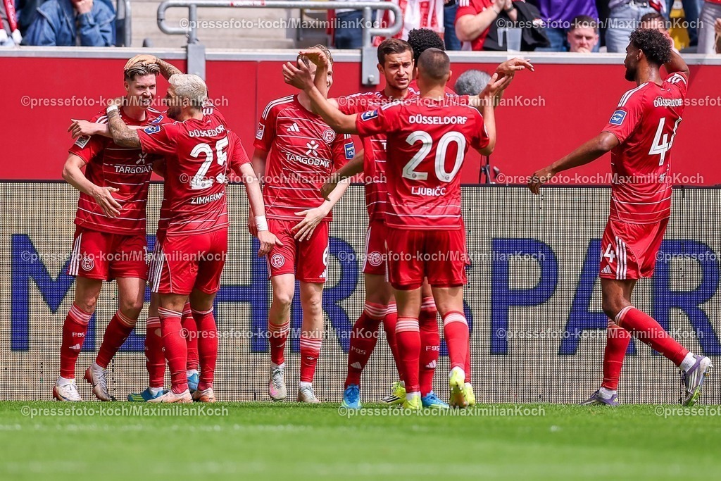 F9510052601046 | 10.05.2026, Fußball, Fortuna Düsseldorf - SV 07 Elversberg, 2. Fußball Bundesliga, Herren, Merkur Spiel-Arena, 33. Spieltag, Saison 2025 2026: Torjubel nach dem Tor zum 2:0 durch Torschütze Cedric Itten&nbsp;(Fortuna Düsseldorf #13) zusammen mit Matthias Zimmermann&nbsp;(Fortuna Düsseldorf #25) Giovanni Haag&nbsp;(Fortuna Düsseldorf #06) Marin Ljubicic&nbsp;(Fortuna Düsseldorf #20)   DFB regulations prohibit any use of photographs as image sequences and or quasi-video.