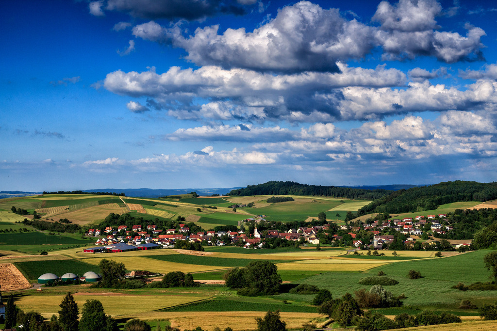 Hontes und Iznang 023-Bearbeitet | Rothenburg ob der Tauber. Nur hier gibt es Exklusive und passend zur Jahreszeit Ihr Wandbild, T-Shirt, Tasse und alles was das Rothenburg Herz begehrt. - Realisiert mit Pictrs.com