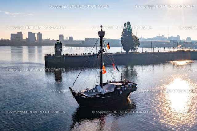 DJI_0241 | 30.09.2022 Drohnenaufnahmen Dt. Schifffahrtstag 2022 Bremen Wendebecken / Weser