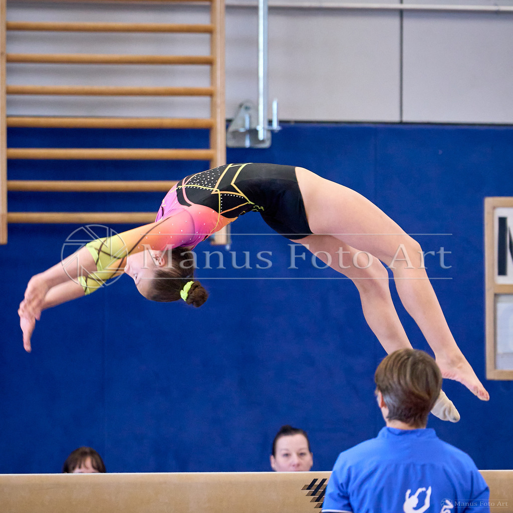 2024-10-06-1-A-DSC03158 | Professionelle Sportfotografie in Hamburg, Schleswig-Holstein und Niedersachsen – spezialisiert auf Rhönrad, Geräteturnen, Leistungsturnen und rhythmische Sportgymnastik. Bundesweite Begleitung von Rhönrad-Events. Jetzt Sport-Fotos - Realisiert mit Pictrs.com