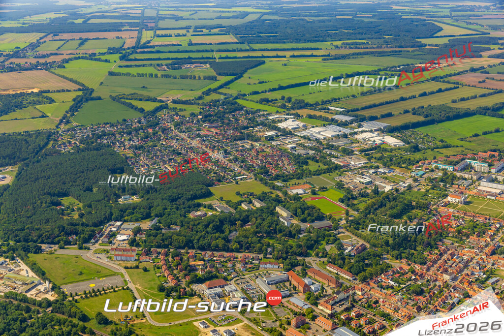 Klassische Luftaufnahme ohne Drohne zeigt:Techentin bei Ludwigslust - Die Luftbildaufnahme wurde 2025 vom UL-Flugzeug heraus erstellt ( keine Drohnenaufnahme ) - Hochauflösende Luftaufnahme -Nicht vergleichbar mit Google Maps oder Satelittenbilder- Die Geschenkidee !Mit Lizenz und Bildrechte bestellbar