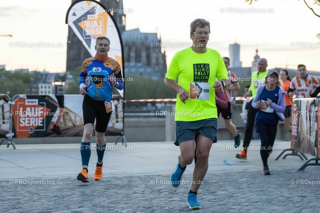 16. OBI Nachtlauf des ASV Koeln; Koeln, 17.05.23 | Impressionen vom 16. OBI Nachtlauf des ASV Koeln am 17.05.23 an Rheinpromenade und Tanzbrunnen in Koeln (Deutschland). Foto: BEAUTIFUL SPORTS/Ulrich Fassbender