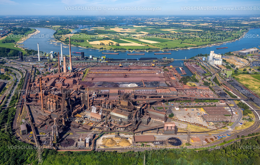 Duisburg230706772 | Luftbild, thyssenkrupp Steel Europe - Werkshafen Schwelgern, gegenüber das Naturschutzgebiet Rheinaue Binsheim, Fluss Rhein, Marxloh, Duisburg, Ruhrgebiet, Nordrhein-Westfalen, Deutschland
