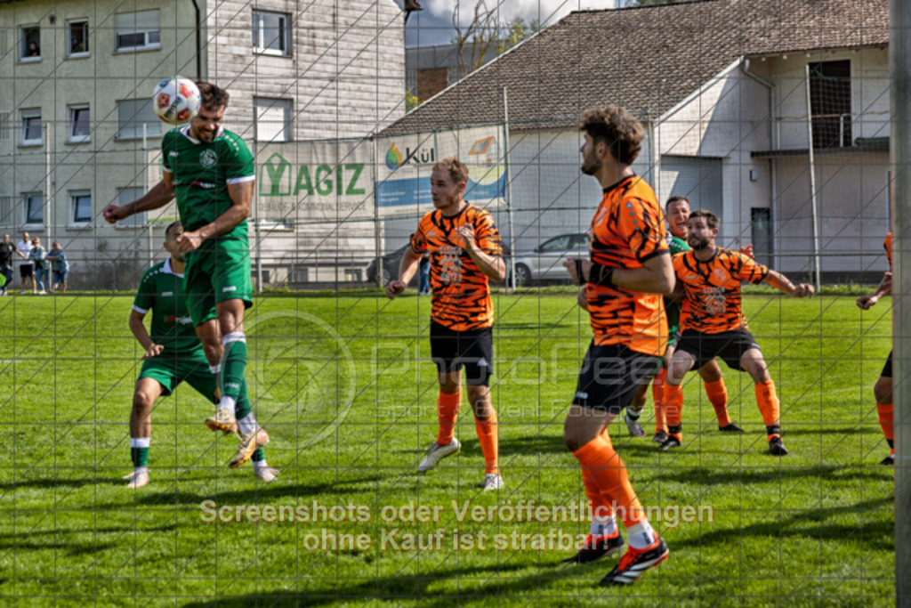 20250824_154207_0521-Bearbeitet | #,KSG Eislingen (grün) vs. SGM Jebenhausen-Bezgenriet (orange), Fussball, Kreisliga A3 - Bezirk Neckar/Fils, 01. Spieltag, Saison 2025/2026, Rasensportplatz, Albstraße 69, 73054 Eislingen, 24.08.2025 - 15:00 Uhr,Foto: PhotoPeet-Sportfotografie/Peter Harich