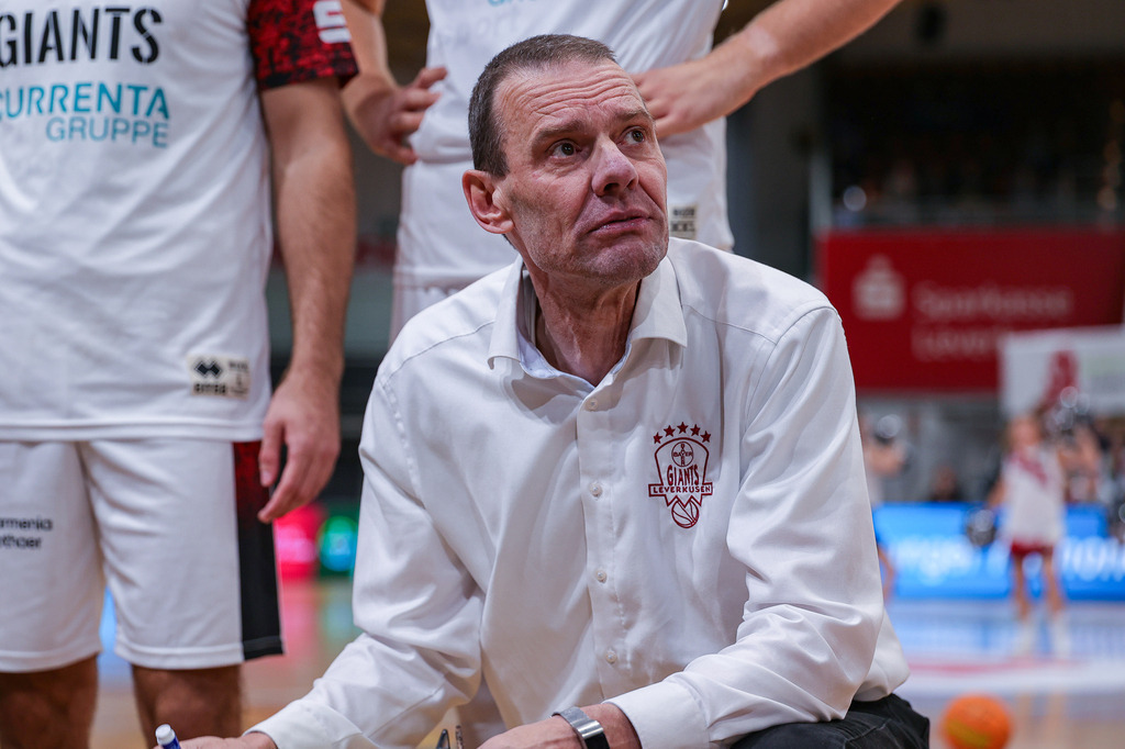 BAYER GIANTS vs VfL Sparkassenstars Bochum-96 | Fotos von Basketballspielen aus dem Raum NRW fotografiert von Gero Mueller-Laschet und Daniel Schaefer - Realisiert mit Pictrs.com