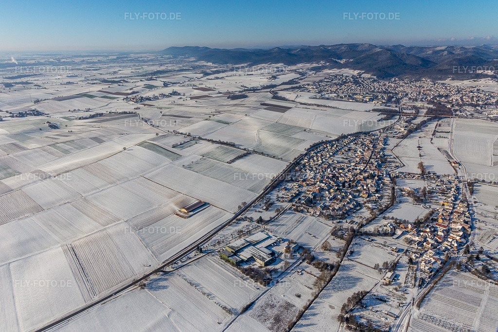 Luftbild: Winterlich schneebedeckte Niederhorbach im Ortsteil Kapellen in Kapellen-Drusweiler im Bundesland Rheinland-Pfalz in Deutschland. Foto: IMG_124333.jpg vom 11.02.2021 durch Werner Riehm/FLY-FOTO.de