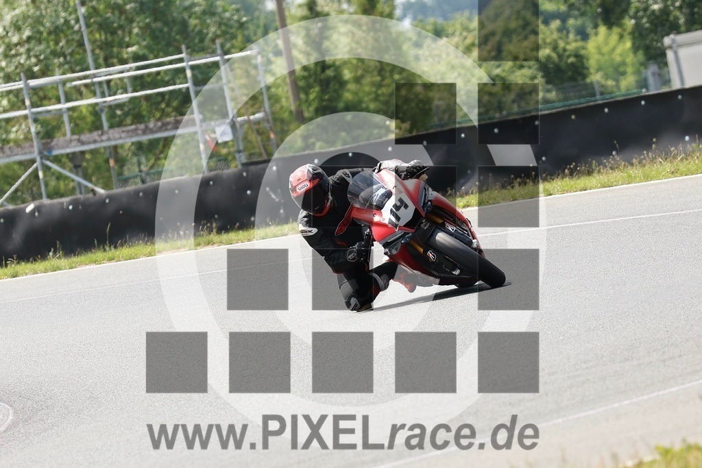 0114-20240608_11864 | Schöne Erinnerungen an spannende Momente - das festzuhalten ist unser Job. PIXELrace.de ist seit 2003 auf den Rennstrecken Europas unterwegs um die Action draußen beim Fahren und die wunderbare Stimmung imm Fahrerlager für euch einzufangen.