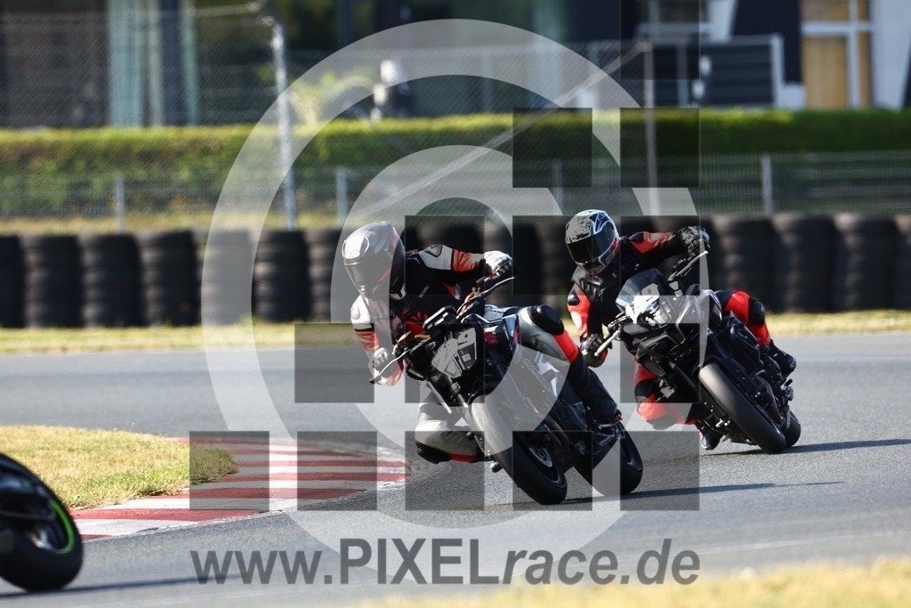 0239-20240720_00531 | Schöne Erinnerungen an spannende Momente - das festzuhalten ist unser Job. PIXELrace.de ist seit 2003 auf den Rennstrecken Europas unterwegs um die Action draußen beim Fahren und die wunderbare Stimmung imm Fahrerlager für euch einzufangen.