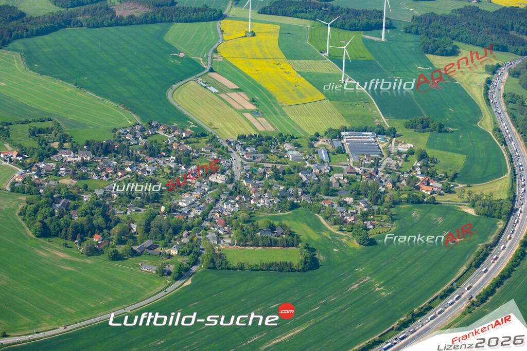 Die Luftaufnahme Pfaffengrün - Treuen wurde 2022 vom Flugzeug aus (keine Drohne) erstellt. Hohe Auflösung -für große Poster und Wandbilder geeignet - Garantiert!