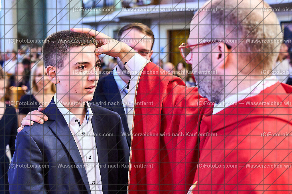 ALP1165_PfarrFirmung Wieselburg_Firmvorgang | (C)FotoLois.com, Alois Spandl, Firmung in der Pfarrkirche Wieselburg mit Generalvikar Dr. Christoph Weiss, Dechant Pfarrer Daniel Kostrzycki und Monignore Franz Dammerer, Sa 15. Juni 2024.